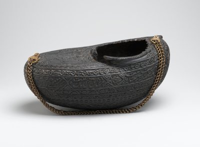 Kashkul vagy koldustál dervisek és egy lovas solymász portréjával, Irán, 1880 (coco de mer kagyló és lánc) alkotó: Persian School