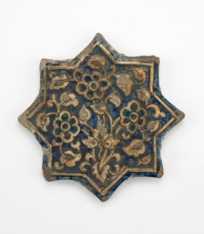 Nyolcágú csillag alakú csempe, Il-Khanid időszak, 1256-1335 (kőpaszta, öntött és átlátszó máz alatt festett) alkotó: Persian School