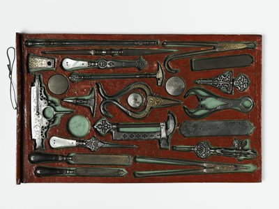 A Szent Családot ábrázoló szerszámkészlet, 1830 körül (vegyes technika) alkotó: Persian School
