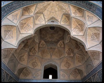 Kilátás az egyik iwan mennyezetére alkotó: Persian School