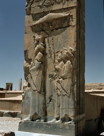 Kilátás a Darius-palota tripilonjára, Kr.e. 6. század alkotó: Persian School