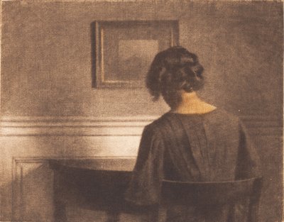 Fiatal lány egy félkör alakú asztal mellett alkotó: Peter Vilhelm Ilsted