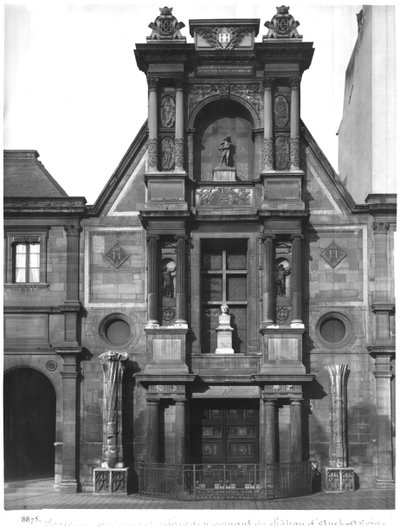 A főhomlokzat központi része, az Anet kastélyból, az Ecole des Beaux-Arts udvarán, 1547-52 (lásd még: 162439) alkotó: Philibert Delorme