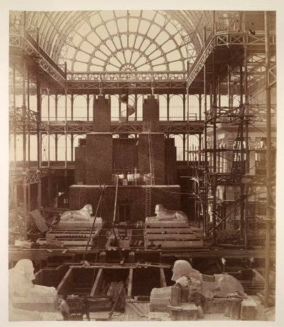 Előkészületek az Abu Simbel-kolosszusok felállításához, a Crystal Palace-hoz, a "Fényképi kilátások a Kristálypalota fejlődéséről, Sydenham" c. alkotó: Philip Henry Delamotte