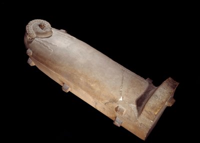 Phoenicia: fehér márványból készült szarkofág emberi fejjel Tripoliból, Libanonból. V 2,1 m Párizs, Musee du Louvre alkotó: Phoenician Phoenician