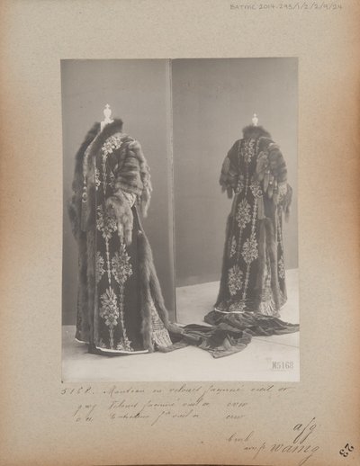 Album oldal: House of Worth, Evening Coat alkotó: Photographer French