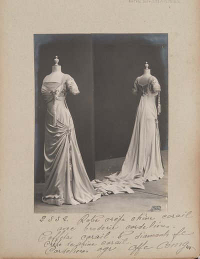 Album oldal: House of Worth, estélyi ruha alkotó: Photographer French