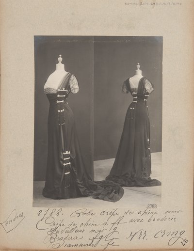 Album oldal: House of Worth, estélyi ruha alkotó: Photographer French