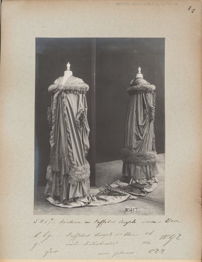 Albumoldal: House of Worth, Evening Mantle alkotó: Photographer French