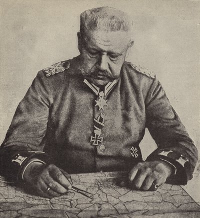 Von Hindenburg tábornagy térképet tanulmányoz (f/w fotó) alkotó: Photographer German