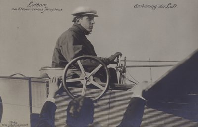 Hubert Latham francia pilóta a repülőgépe vezérlőinél (f/w fotó) alkotó: Photographer German
