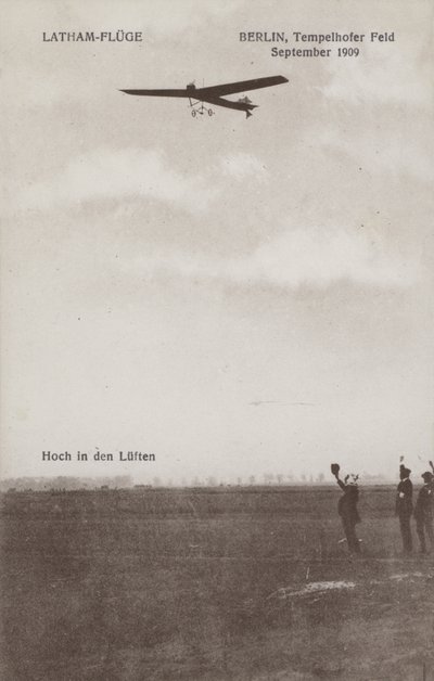 Hubert Latham francia repülős a Tempelhof repülőtér felett repül, Berlin, 1909. szeptember (f/w fotó) alkotó: Photographer German