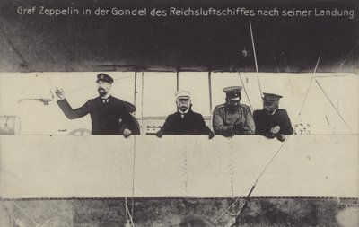 Graf Ferdinand von Zeppelin német léghajó-konstruktor egyik léghajójának gondolájában leszállás után (f/w fotó) alkotó: Photographer German