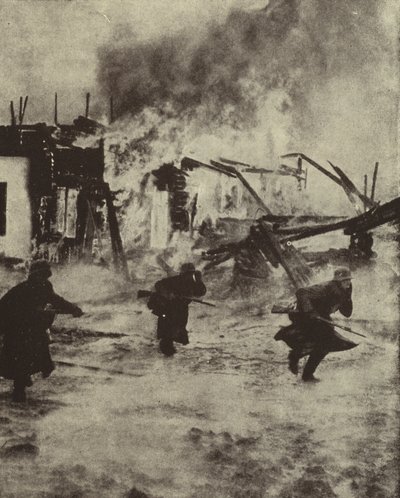 Német katonák előrenyomulva Rotterdam égő romjain a Luftwaffe bombázása után, II. világháború, 1940. május (f/w fotó) alkotó: Photographer German