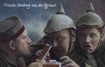 Német katonák szivarcsomagot kapnak otthonról (színes fotó) alkotó: Photographer German