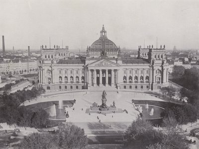 A Reichstag épülete és a Bismarck-emlékmű (f/w fotó) alkotó: Photographer German