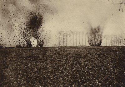 Lövedékek robbantak a St Vaast Wood előtt, Arras közelében, Franciaországban, I. világháború alkotó: Photographer German