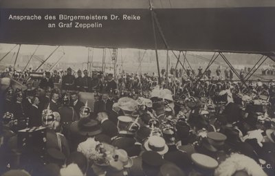 Dr. Reike polgármester beszéde Graf Ferdinand von Zeppelin német léghajó-építőhöz (f/w fotó) alkotó: Photographer German