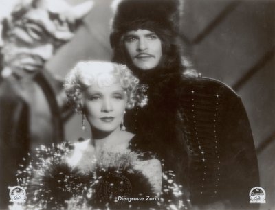 Állókép a "Skarlátvörös császárnő" című filmből, Marlene Dietrich és John Lodge főszereplésével. alkotó: Photographer German