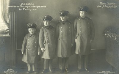 Vilmos német koronaherceg fiai katonai egyenruhában (f/w fotó) alkotó: Photographer German