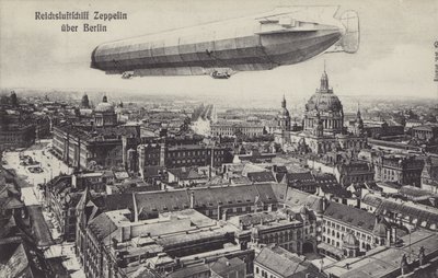 Zeppelin léghajó Berlin felett repül (f/w fotó) alkotó: Photographer German