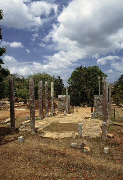 Ereklyekamra, Mihintale, Anuradhapura közelében, Srí Lanka alkotó: Blaise Nicolas Le Sueur