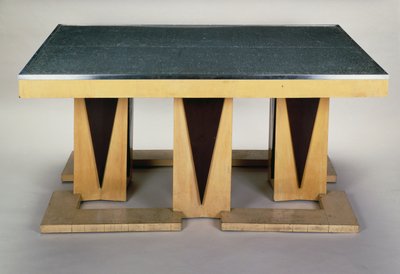 Asztal, Pierre-Emile Legrain (1889-1929), sötétre lakkozott platán, Art deco stílusban. Franciaország, XX. század. alkotó: Pierre E. Legrain