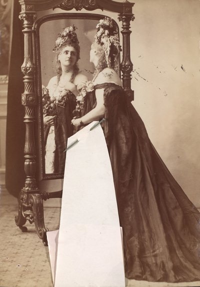 [De Castiglione grófnő], 1895. alkotó: Pierre Louis Pierson