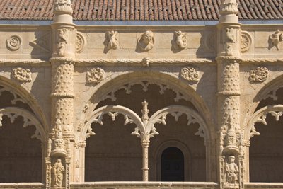 Kolostor alkotó: Portuguese School