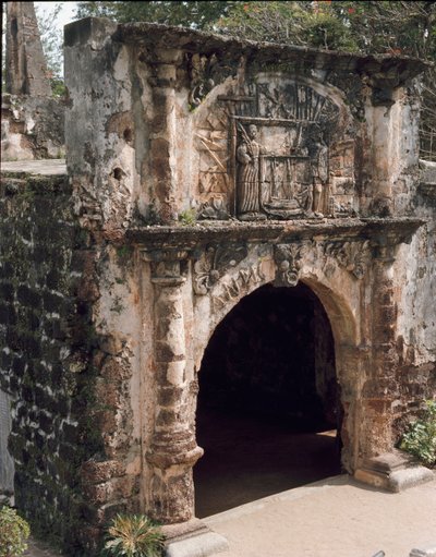 Kilátás a Fortaleza erőd kapujára alkotó: Portuguese School