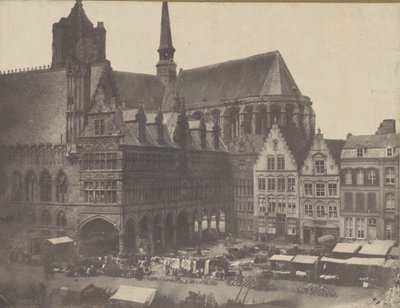 Piac tér Ypres-ben, kb. 1851. alkotó: Possibly by Louis Désiré Blanquart évrard.