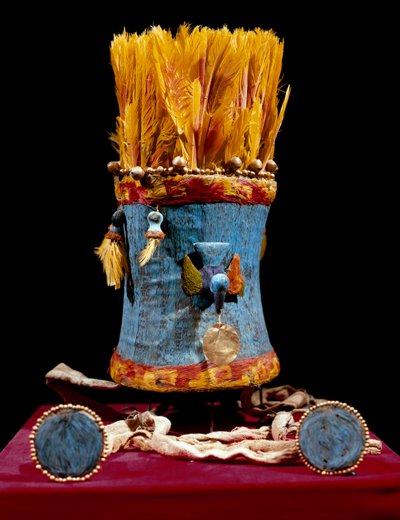 A prekolumbiai civilizáció Chancay (Peru): fejdísz és fülbevaló. 13-15. századi Lima, Museo Amano Peru - Kolumbusz előtti művészet, Chancay kultúra (Kr. u. 13-15.): fejdísz és fülbevaló - Lima, Museo Amano, Peru - Kolumbusz előtti művészet, Chancay kultúra alkotó: Pre Columbian Pre Columbian