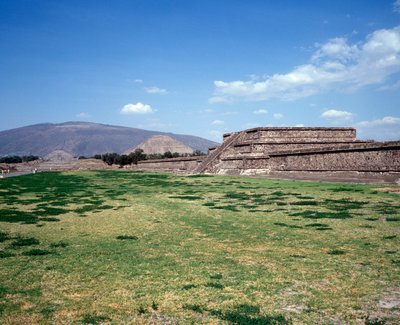 Kolumbiai előtti civilizáció: Teotihuacan (Kr. e. 300-600) helyének képe: a Nap temploma (vagy piramisa). Mexikó alkotó: Pre-Columbian Pre-Columbian