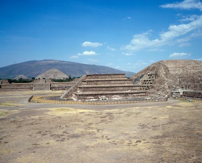 Kolumbiai előtti civilizáció: Teotihuacan (Kr. e. 300-600) helyének képe: a Nap temploma (vagy piramisa). Mexikó alkotó: Pre-Columbian Pre-Columbian