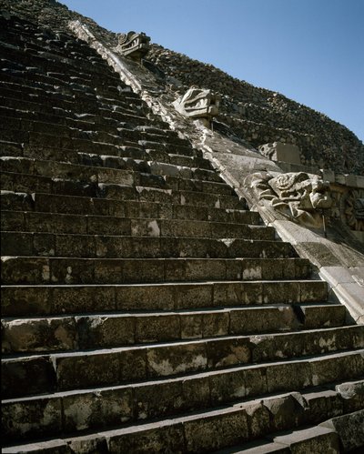 A tollas kígyó templomának lépcsője alkotó: Pre-Columbian Pre-Columbian