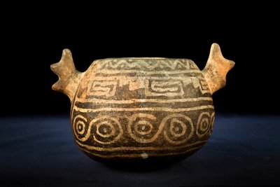 Gömbölyű kerámia zoomorf díszítéssel / prekolumbián művészet (terrakotta) alkotó: Precolombian Precolombian