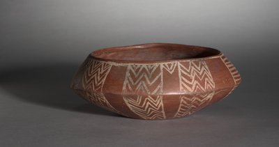Fehér, keresztbevonatú tál teknősbécével és nappal, ie 4000-3400 körül alkotó: Predynastic Period Egyptian