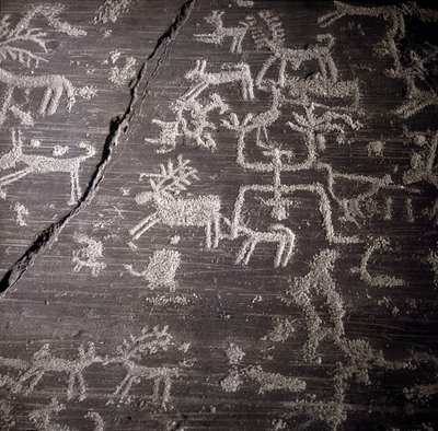 A camunnik civilizációja, őstörténet, sziklaművészet: sírkő, Naquane nagy sziklájának részletei Valcamonicában (Val camonica). Museo archeologico de Milan alkotó: Prehistoric Prehistoric