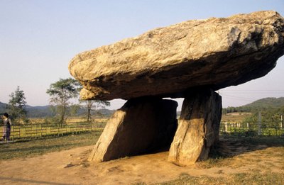 Dolmen a dél-koreai Kanghwába. alkotó: Prehistoric Prehistoric
