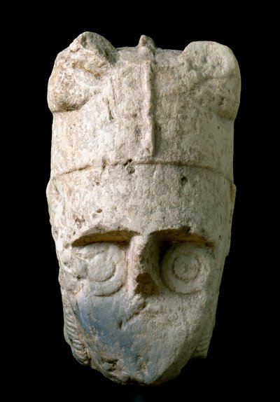 Egy szarvas sisakos íjász feje (miles cornutus), a Monte Prama-ból (Cabras), amelyet a Cagliari Nemzeti Régészeti Múzeumban őriztek alkotó: Prehistoric Prehistoric