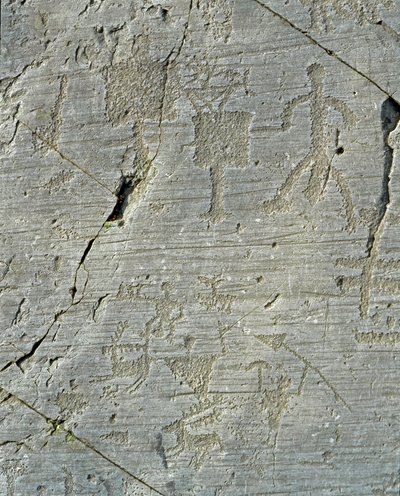 Őstörténet, kamunni civilizáció, sziklaművészet: szarvasvadászat jeleneteinek és falusi mindennapjainak sírkősziklája. A neolitikum és a bronzkor közötti időszak. Capo di Ponte, Naquane Rock Engravings Nemzeti Park, Valcamonica, Val Camonica, alkotó: Prehistoric Prehistoric
