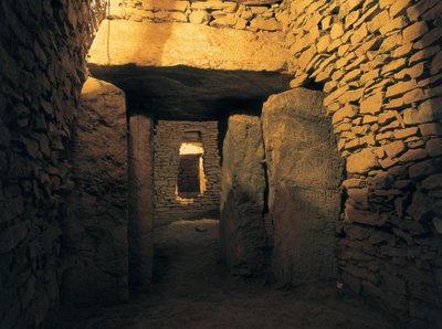 Őstörténet: római dolmen, neolitikus temetkezés (Kr. e. 3000). Spanyolország, Andalúzia, Antequera. alkotó: Prehistoric Prehistoric