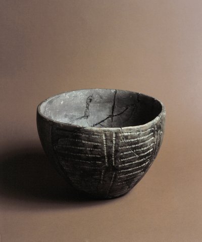 Őstörténet: neolitikus díszítéssel vésett kerámiaváza a candidei (Liguria) Caverna Delle Arene-ból. Pegli, Villa Pallavicini Múzeum alkotó: Prehistoric Prehistoric