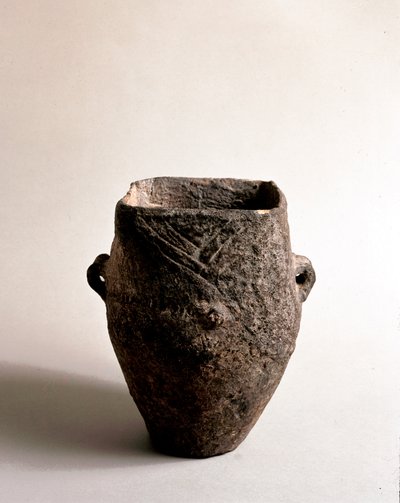 Őstörténet: terrakotta váza négyzet alakú neolitikus korszakból a Caverna Delle Arene-ból, Candide-ból (Liguria). Pegli, Villa Pallavicini Múzeum alkotó: Prehistoric Prehistoric