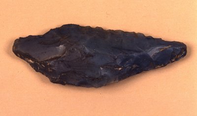 Kő nyílhegyet találtak Isolino di Varesében (Olaszország). alkotó: Prehistoric Prehistoric