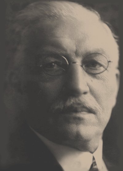 Pavel Miljukov – Pavel Nyikolajevics Miljukov (1859-1943), szerző: Shumov, Petr Ivanovich (1872-1936). Fotós alkotó: Pyotr Ivanovich Shumov