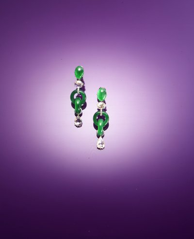 Egy kivételes pár dupla karikás függő fülbevaló (jadeite és gyémánt) alkotó: Qing Dynasty Chinese School