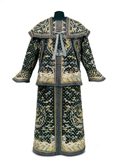 Ritka birodalmi gárdisták szertartási egyenruhája, Qianlong / Jiaqing korszak (1736-1820) (selyem szatén) (lásd még: 992766-7) alkotó: Qing Dynasty Chinese School