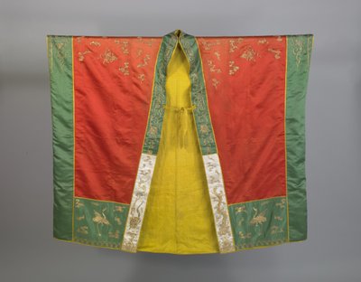 Ruha, vagy "alászálló köntös" egy első fokú daoista pap számára, 19. század vége (selyem és fémszálakkal hímzett selyem). alkotó: Qing Dynasty Chinese School