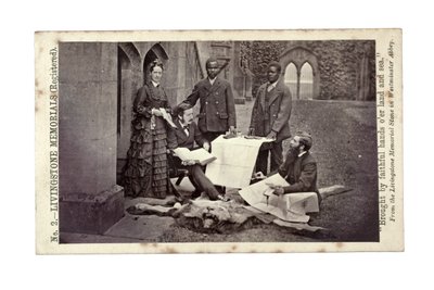 Tom és Agnes Livingstone, Abdullah Susi, James Chuma és Horace Waller, Newstead Abbey, Anglia, 1874. június (albumnyomat) alkotó: R. and Son Allen
